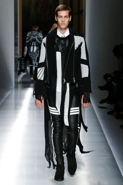 Look 10